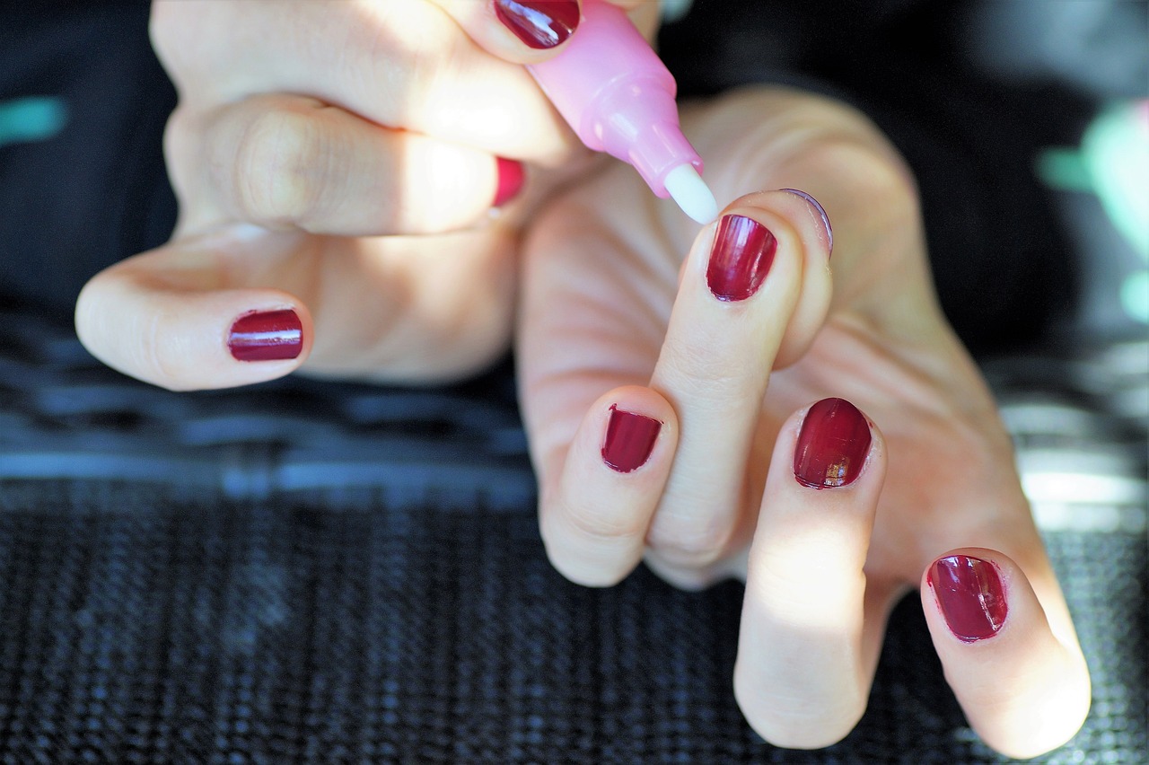 Home Hybrid Manicure: Salon Quality at Your Fingertips